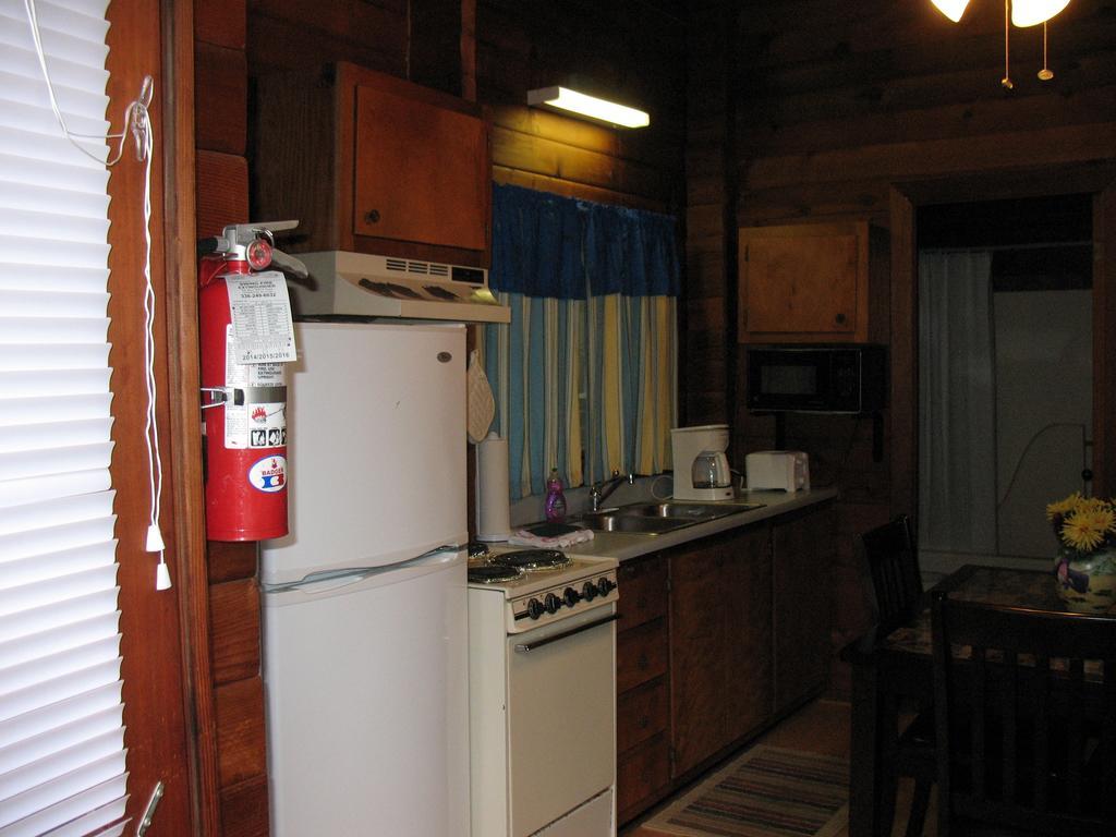 Forest Lake Camping Resort Cabin 18 Advance Ngoại thất bức ảnh
