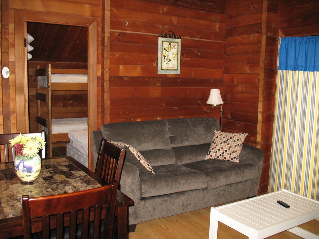 Forest Lake Camping Resort Cabin 18 Advance Ngoại thất bức ảnh