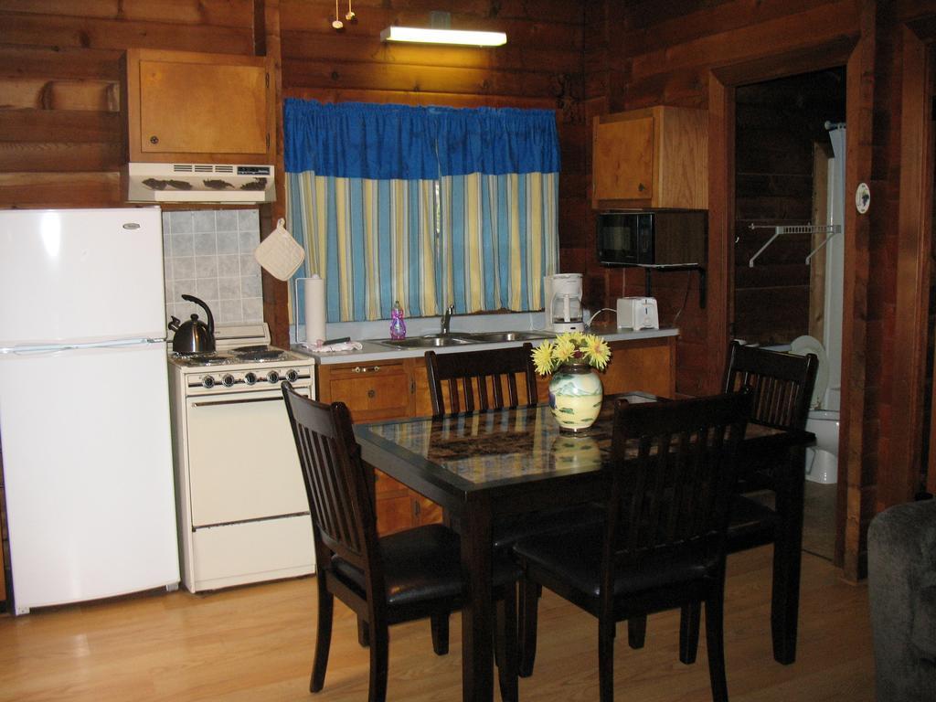 Forest Lake Camping Resort Cabin 18 Advance Ngoại thất bức ảnh